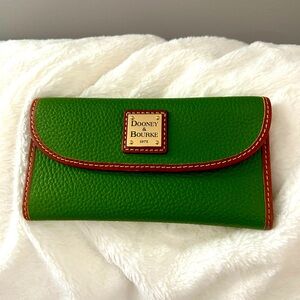 Dooney and Bourke  Green wallet